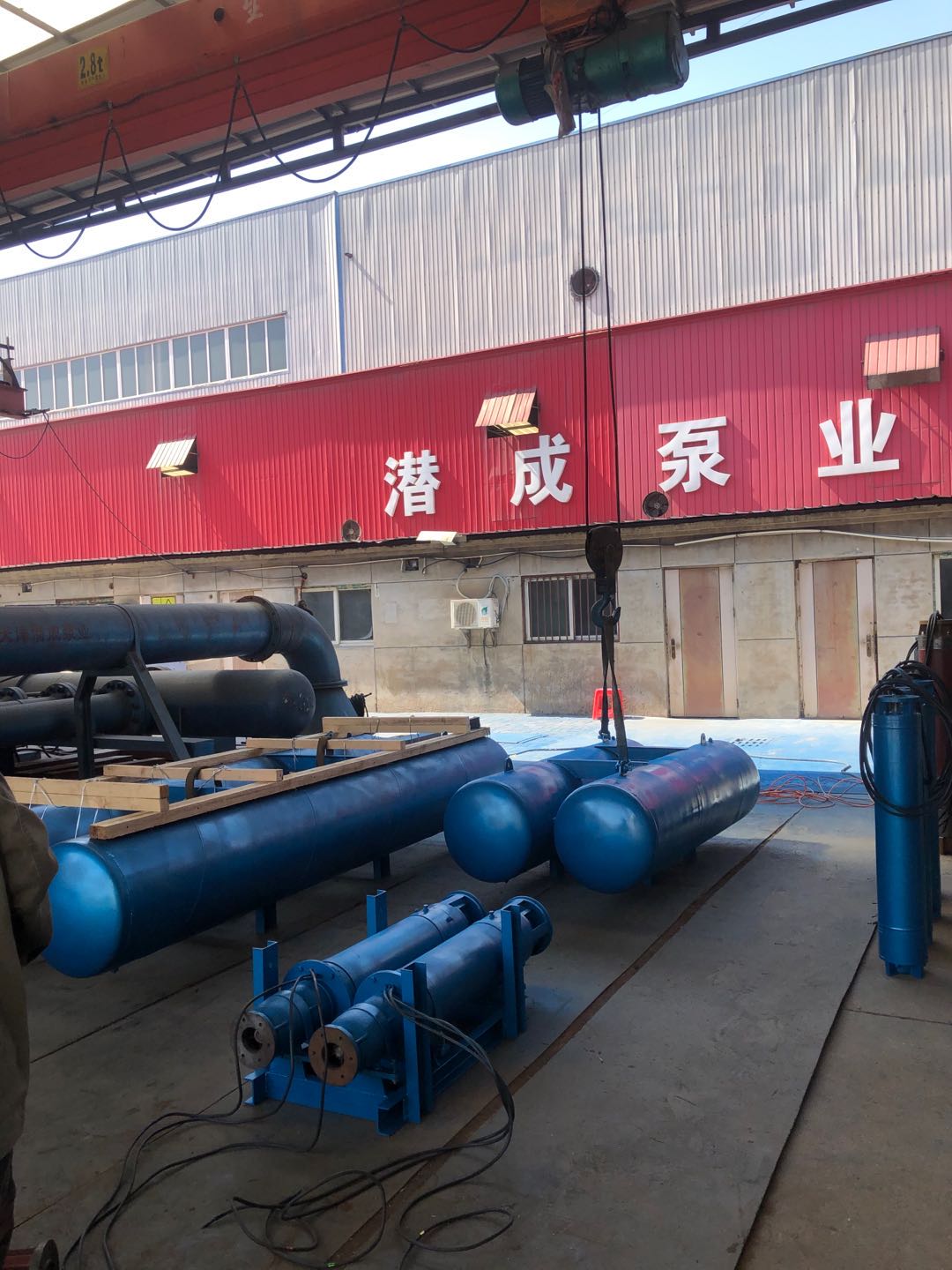 150QJF浮筒潜水泵发往东北第1张-潜水电机-潜水电泵-高压潜水电机-天津潜成泵业
